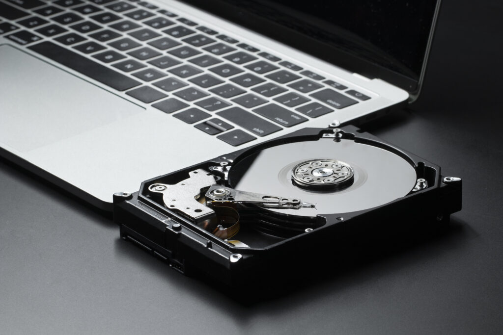 Computadora y disco duro: el punto crítico del manejo de datos